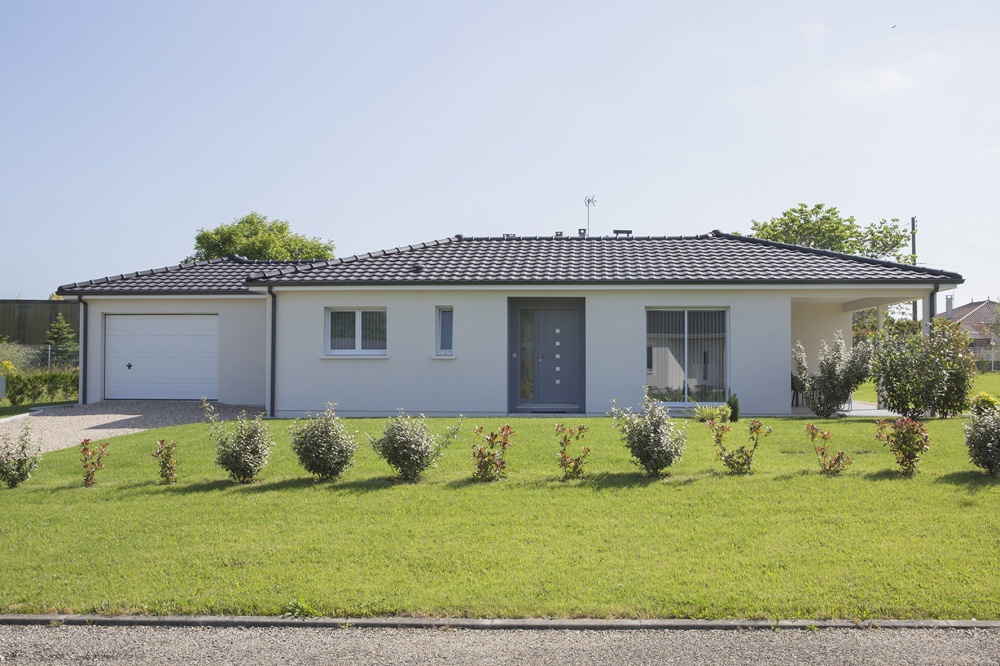 Devanture d’une maison contemporaine de plain-pied à Bergerac