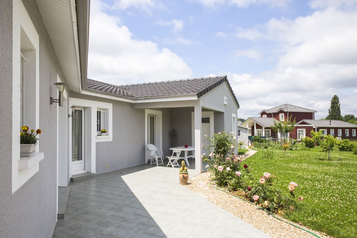 Terrasse extérieure de 26 m² avec son mobilier de jardin