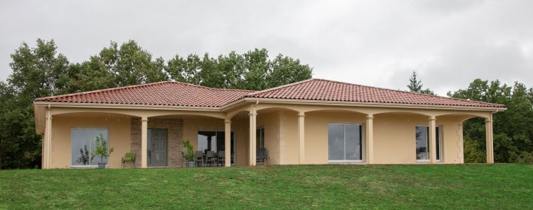 Maison moderne en Dordogne au milieu de la forêt