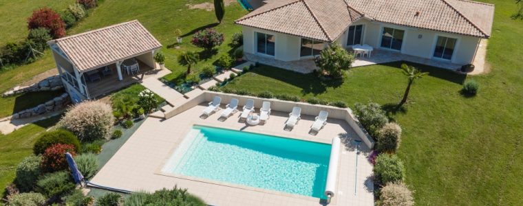 Maison moderne avec piscine en Dordogne