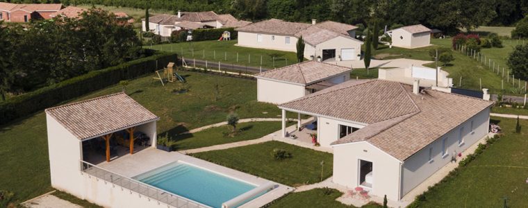 Maison atypique en Dordogne avec piscine et garage séparé