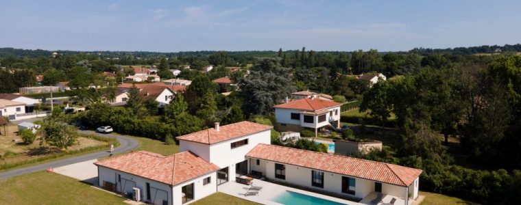 Maison contemporaine avec grande piscine en Dordogne