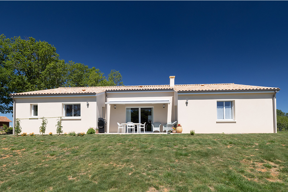 Maison avec terrasse couverte en Dordogne
