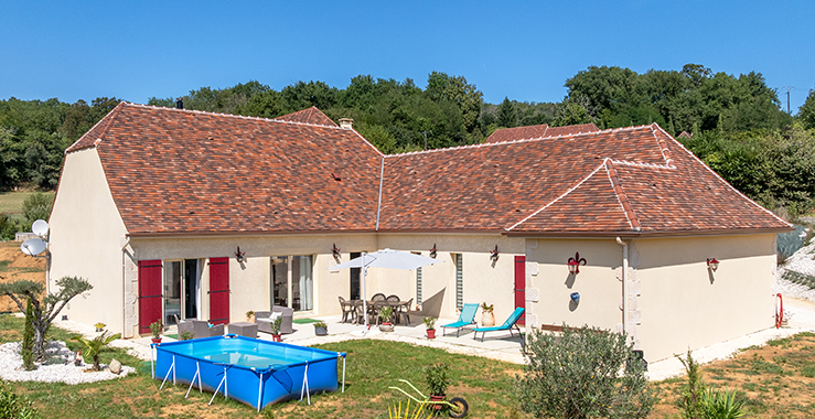 Maison en U avec toiture périgourdine