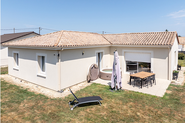 Maison en L à La Force en Dordogne avec terrasse