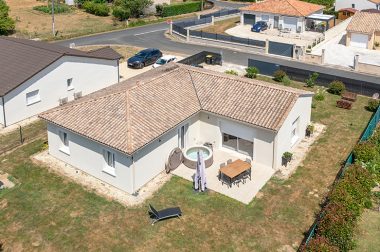 Maison Moderne en L à La Force : espace, lumière et accessibilité